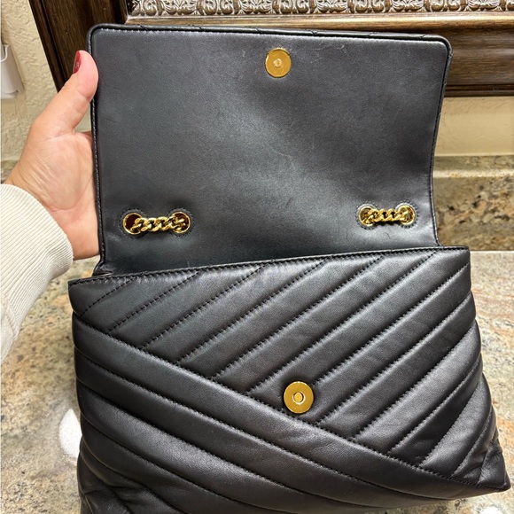Tory Burch Black and Gold Shoulder Bag with Quilted Design and Chain Strap - Picture 5 of 8
